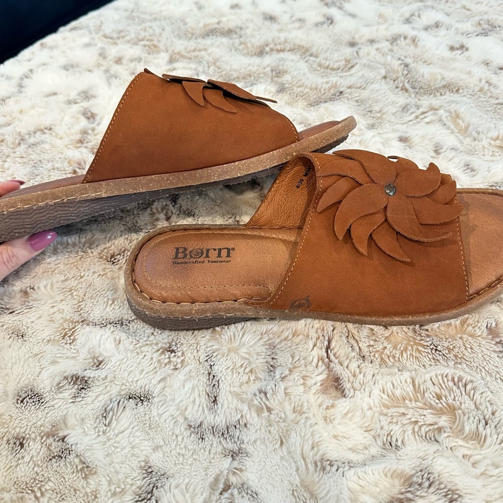 Born Flower Appliqué Women's Brown Slide Sandals size 8 - Picture 5 of 7